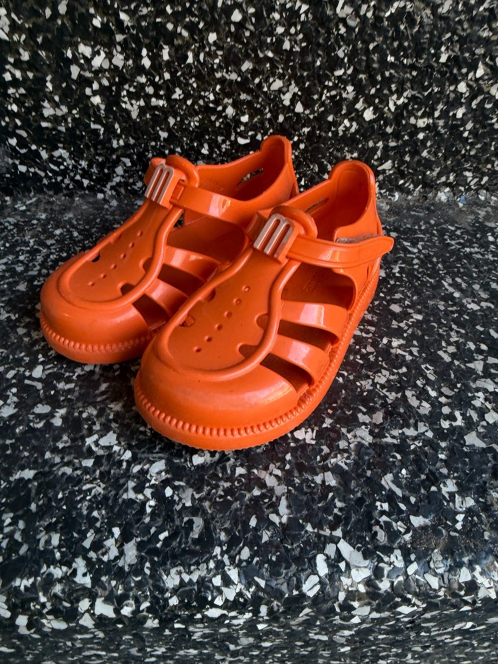 GUC. Mini Melissa. Hip Daydream. Size 8. Orange